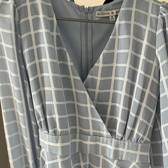 Light blue and white dress size medium - Picture 5 of 5